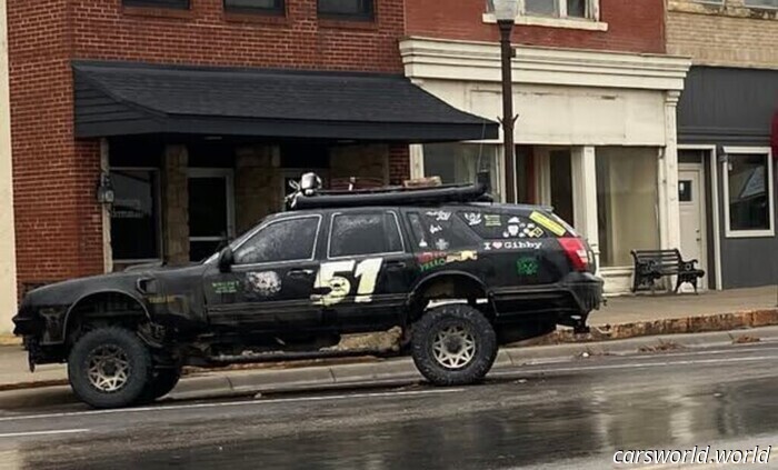 Alguien construyó un SUV Firebird con piezas sobrantes de Lincoln, Dodge y Chevy, y queda genial | Carscoops